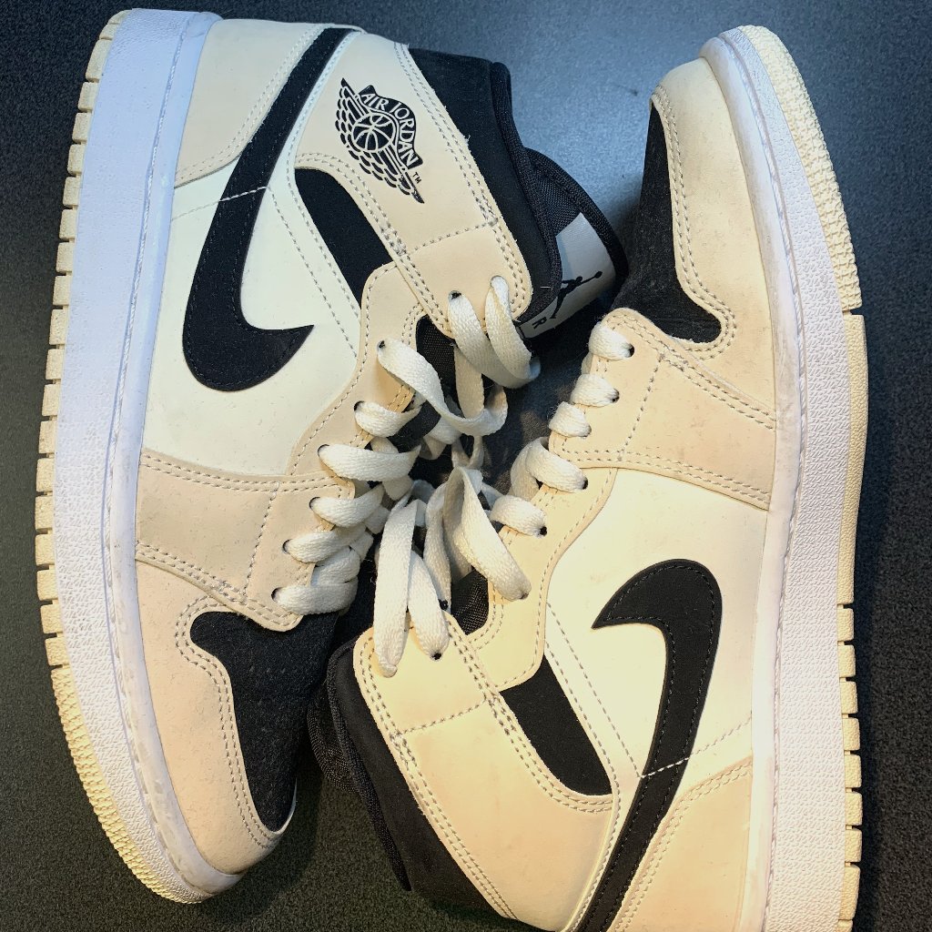 Air Jordan 1 Mid Barely Orange